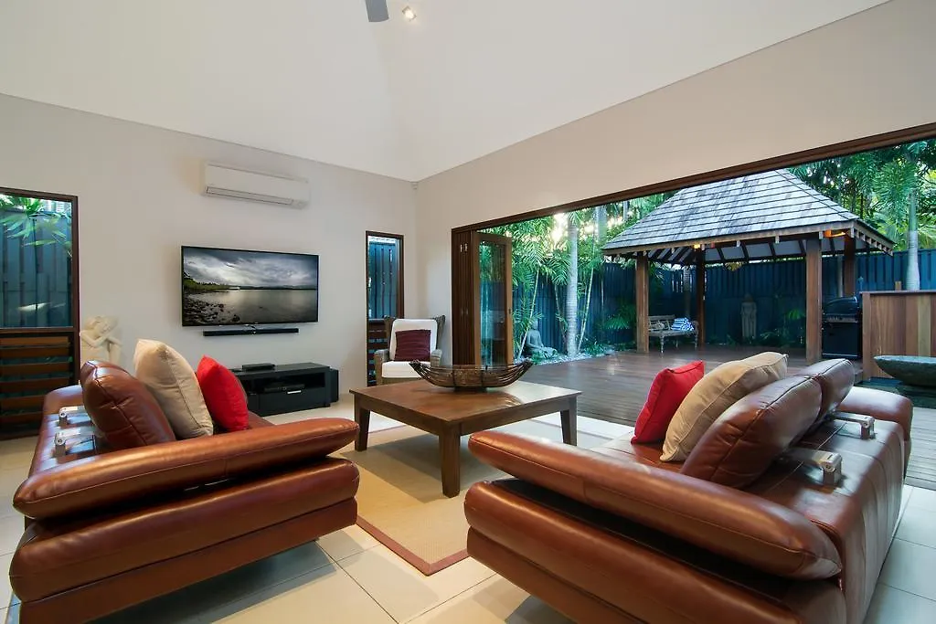 Sisanya Home Port Douglas